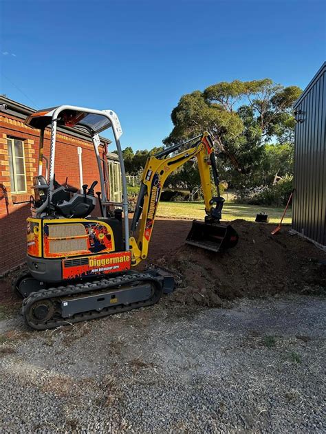 mini excavator hire rockhampton|equipment hire rockhampton.